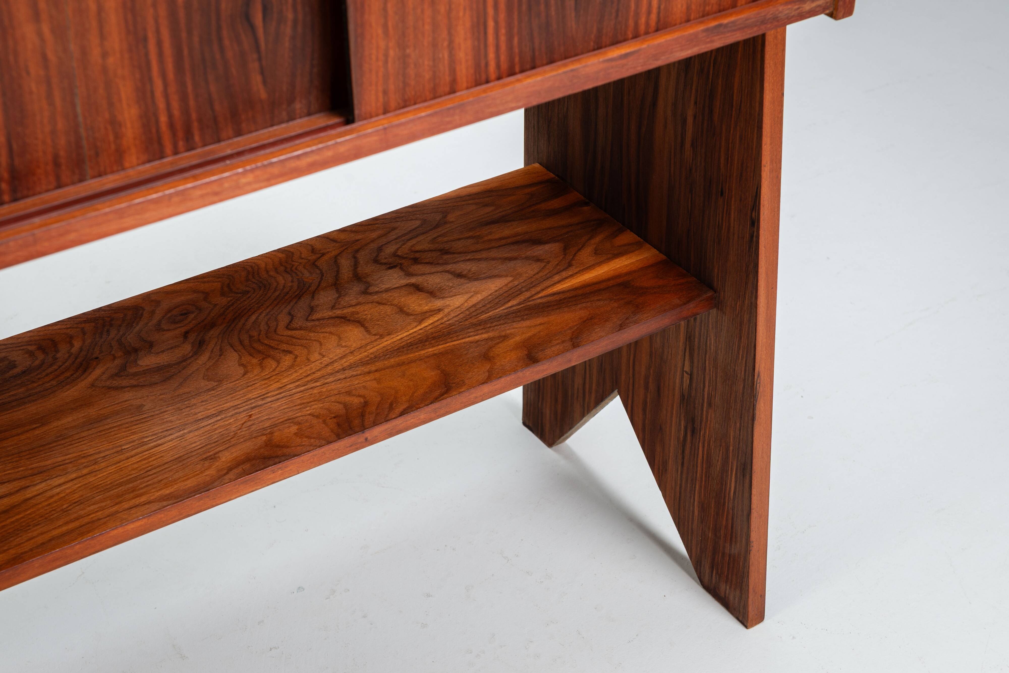 Italian bookcase with three shelves and storage
