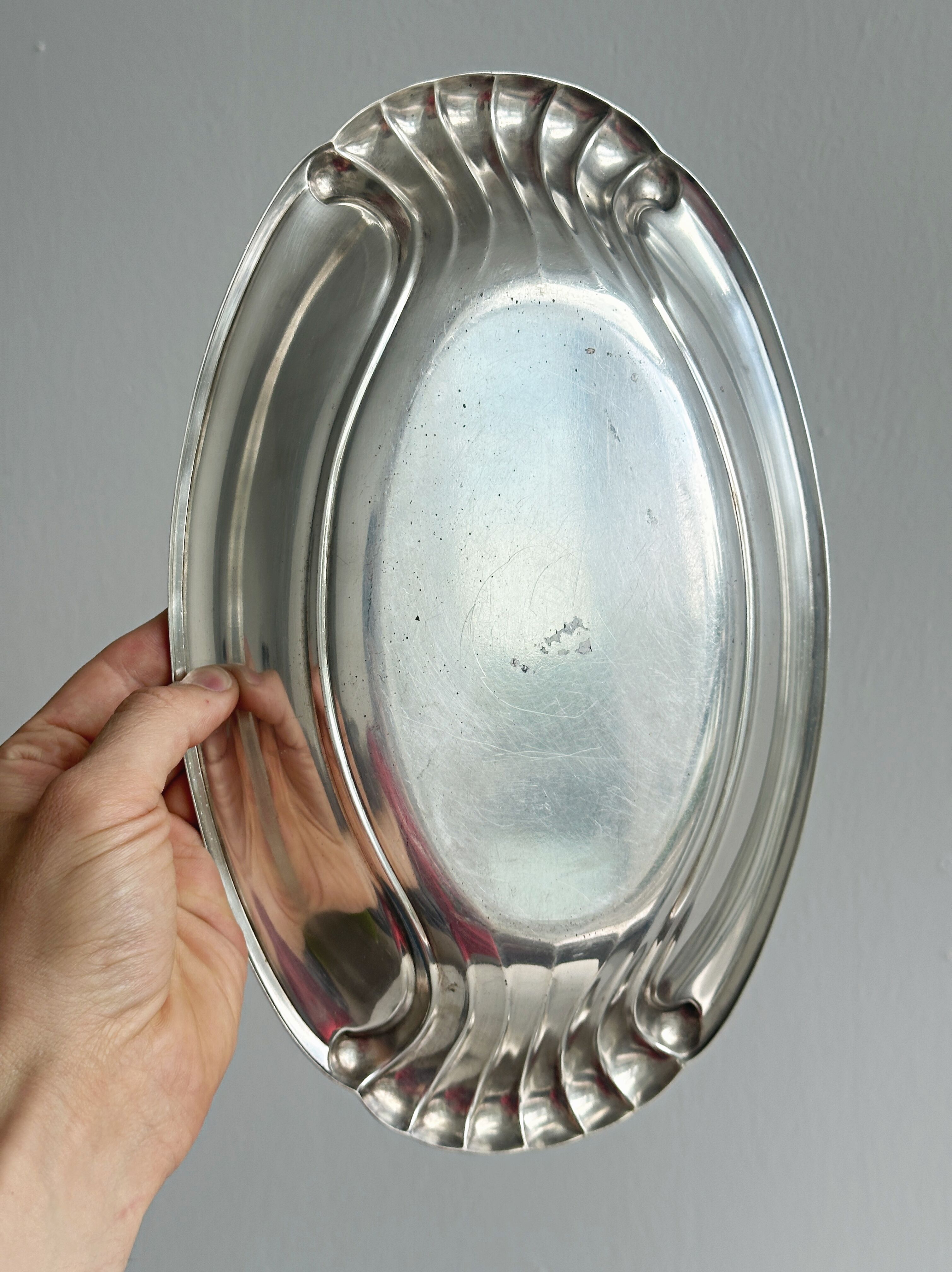 Light silver metal bread basket