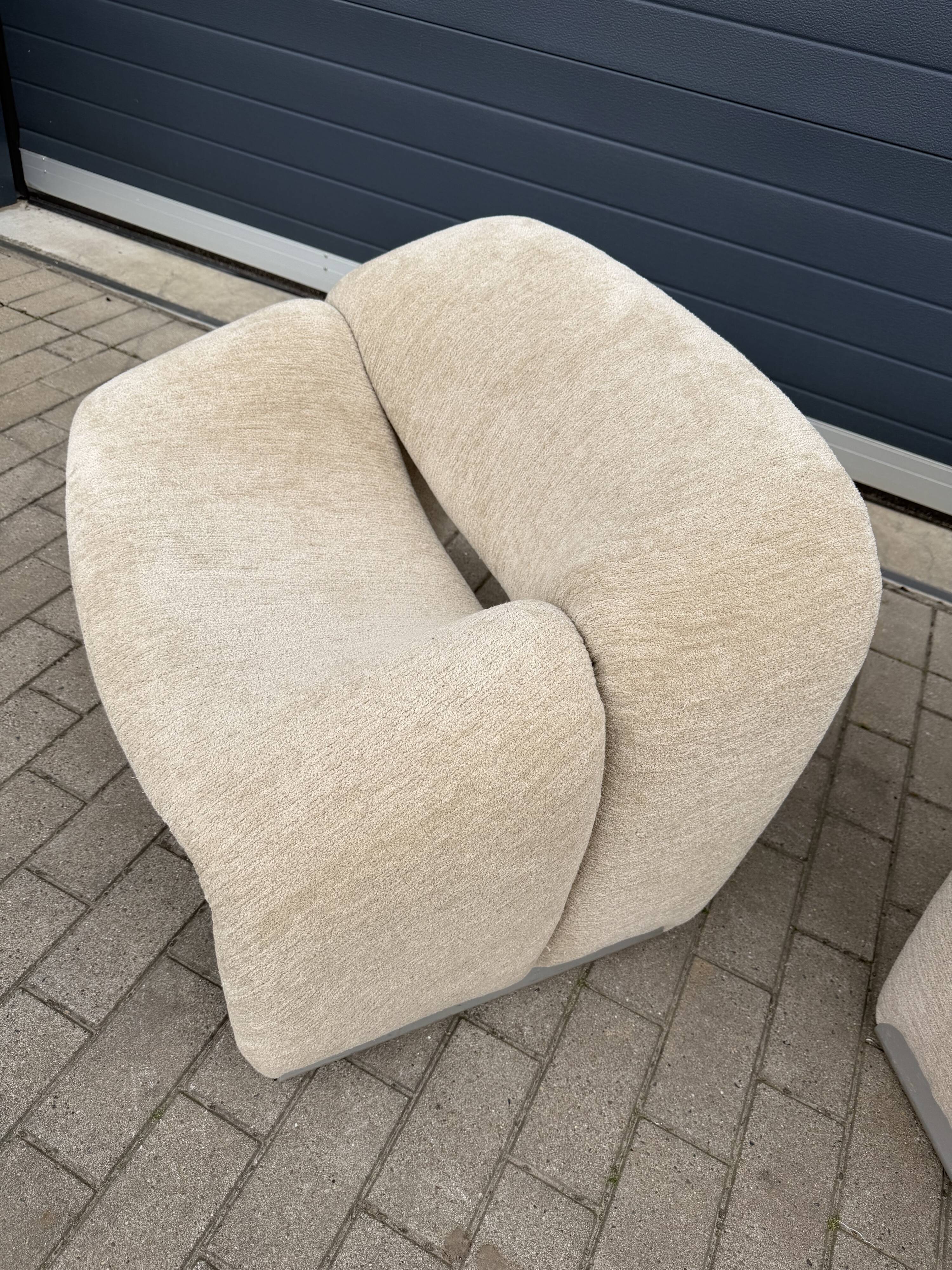 2x Artifort Groovy F598 Pierre Paulin, Pierre Frey: Chenille Igor (Sable)