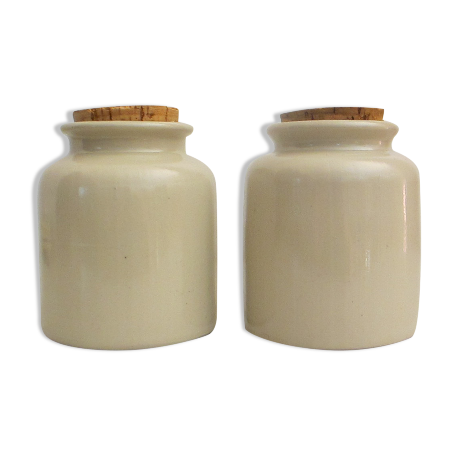 2 Stoneware pots with crusted cork stopper
