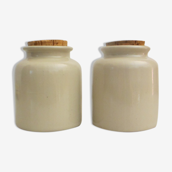 2 Stoneware pots with crusted cork stopper