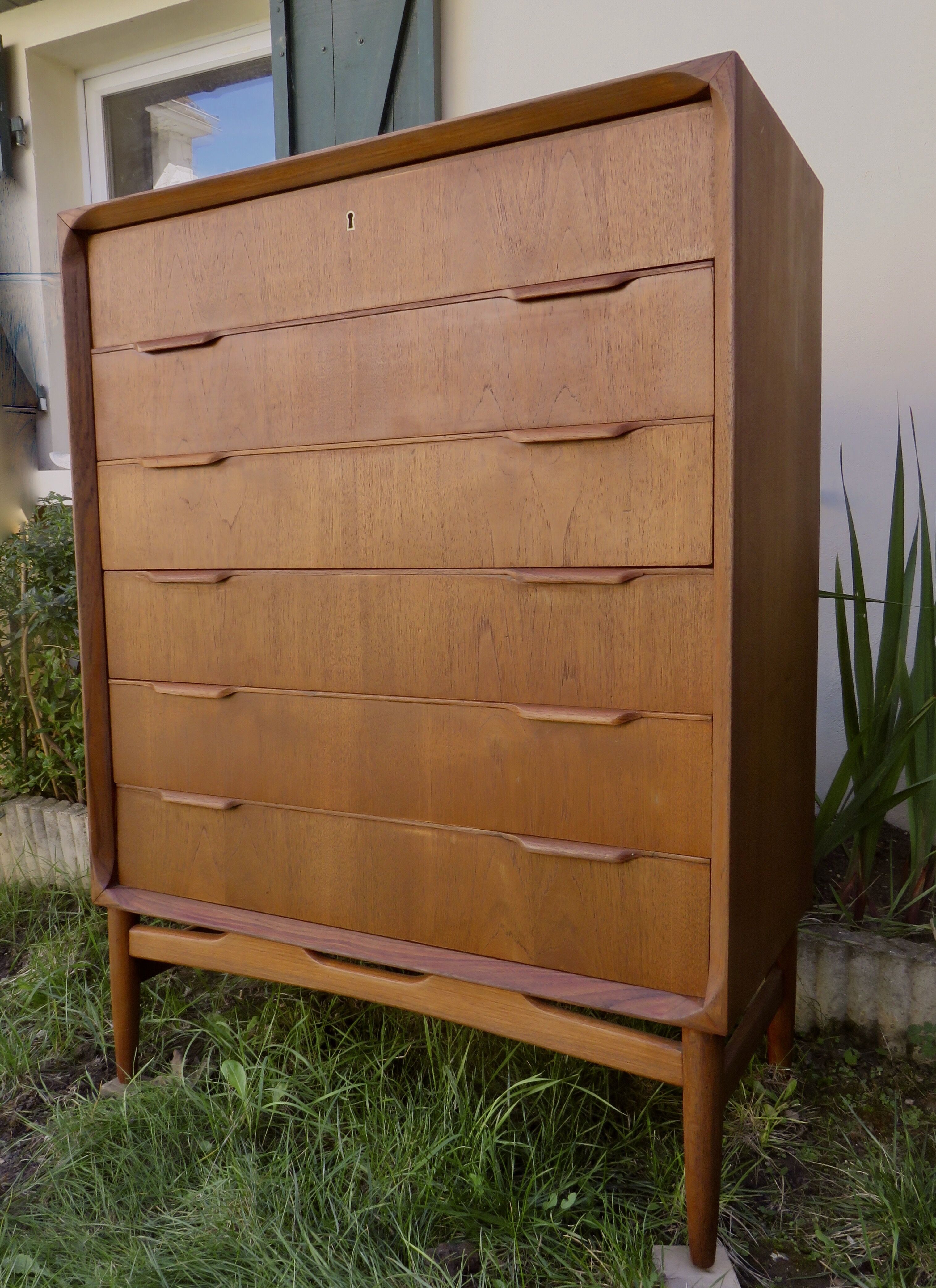 Large ceiling chipe with 6 teak drawers. Denmark 1960