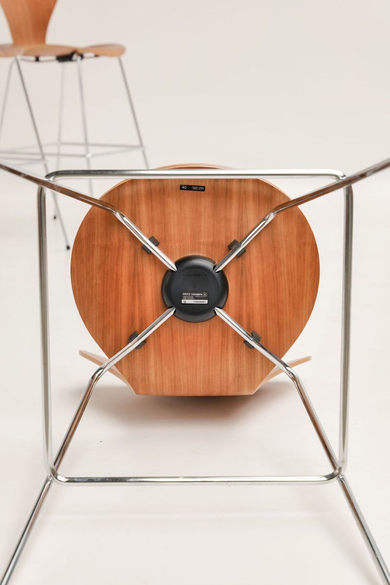 Bar stool Series 7 3187 in wood by Arne Jacobsen for Fritz Hansen