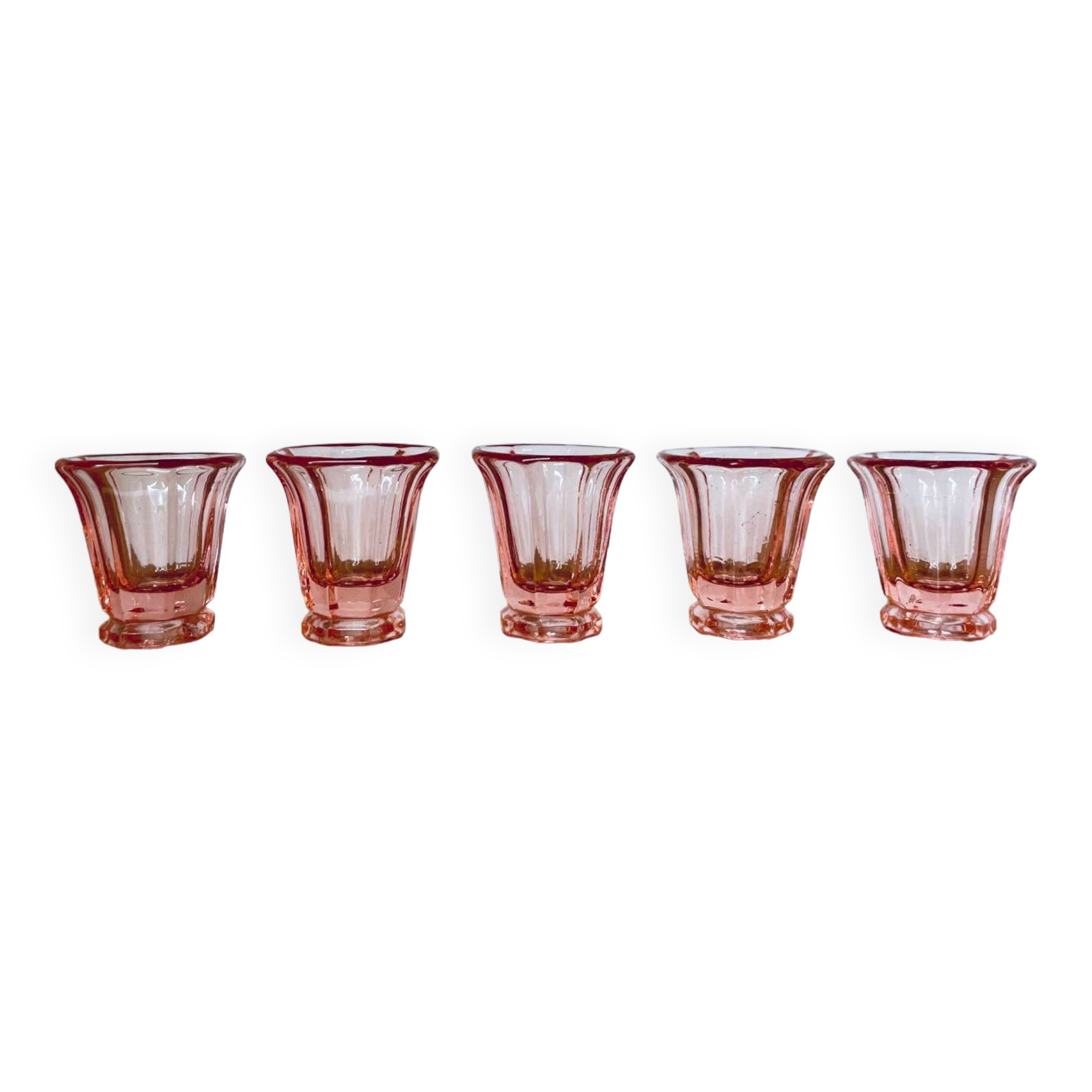 Verres à liqueur rose
