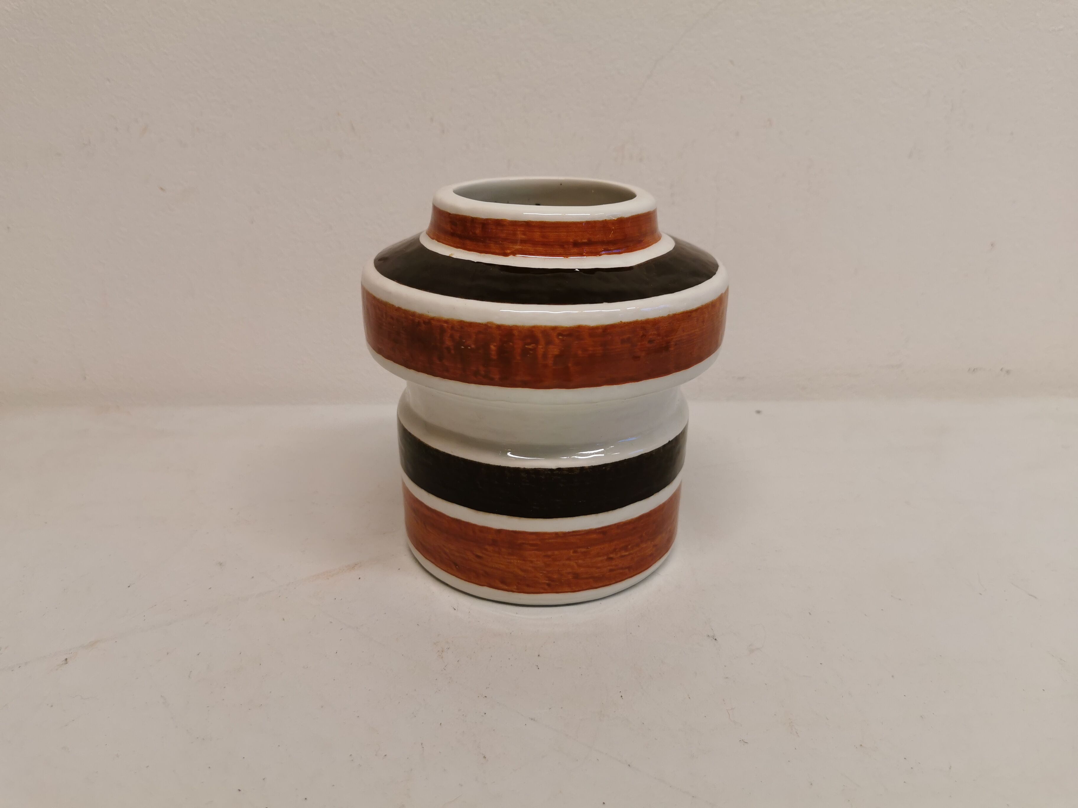 Vase peint à la main de la famille royale suédoise Rørstrand (estampillé en bas)