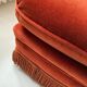 Pouf vintage Jean Roche en velours orange à franges