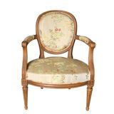 Paire de fauteuils cabriolets Louis XVI en soie
