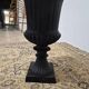 Paire de vases Médicis en fonte de Maison Bourgeoise