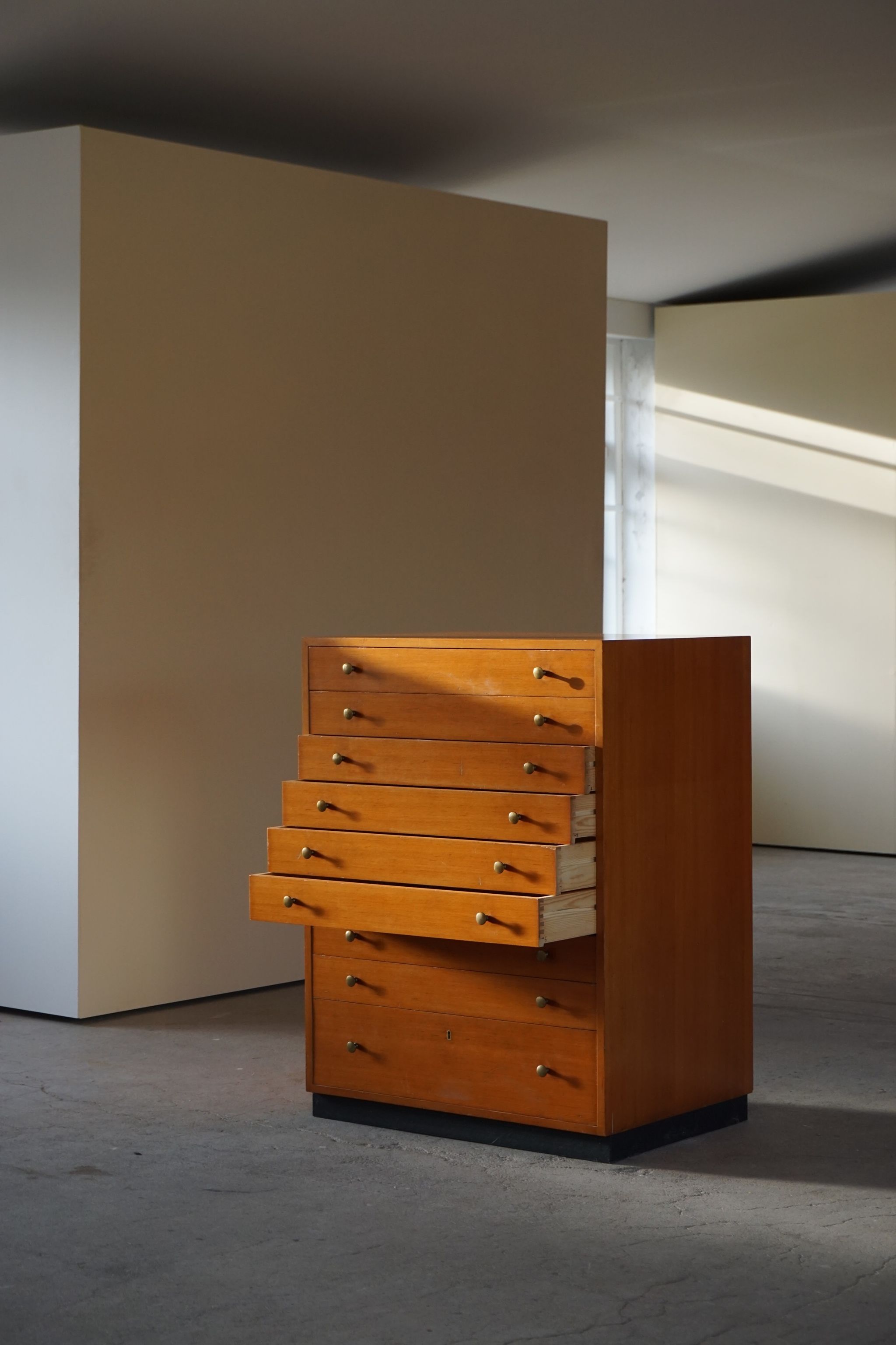 Oregon Pine Chest of Drawers with Brass Handles, 1970s