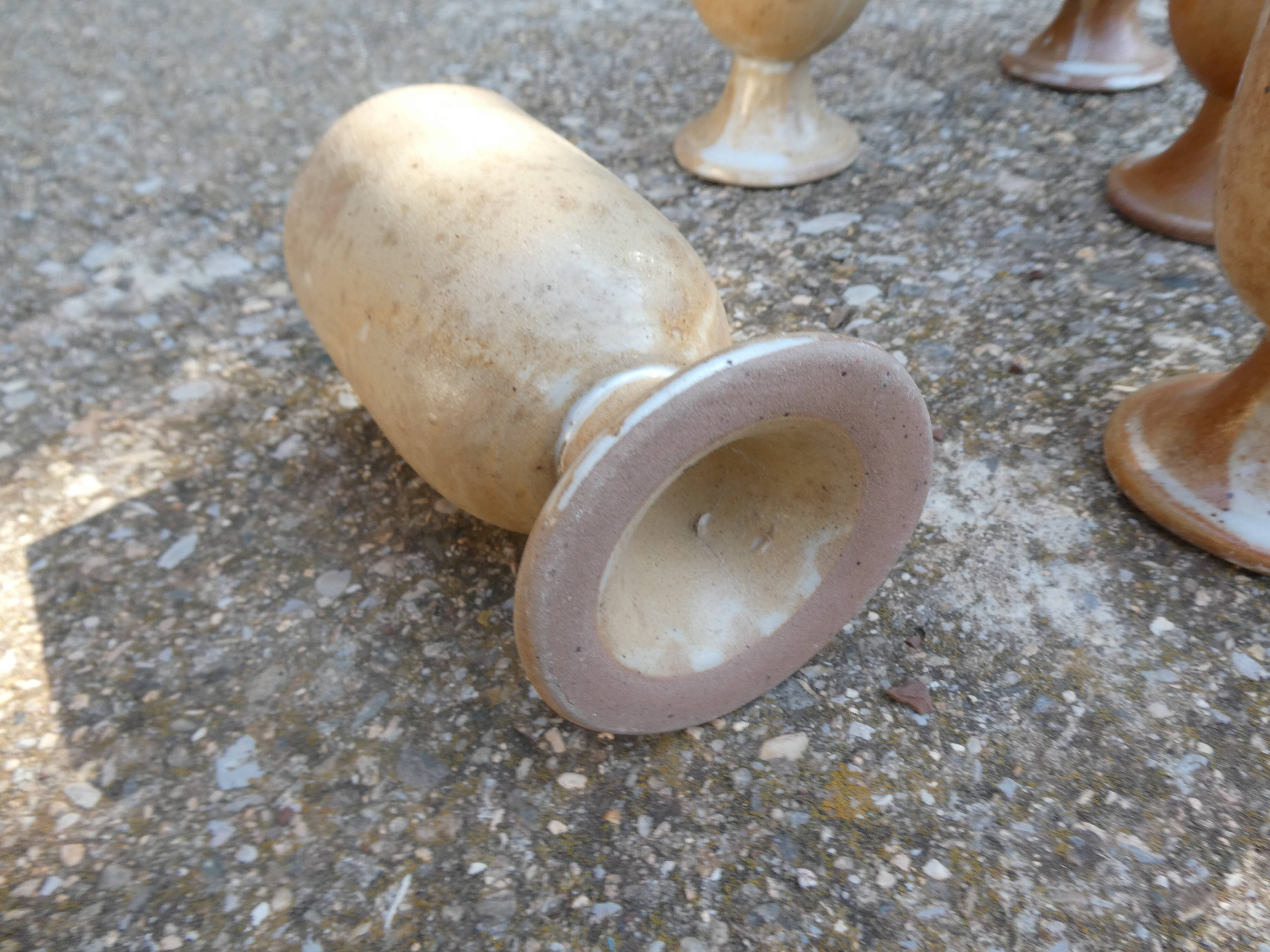 Service mazagrans and decanter in enamelled stoneware.