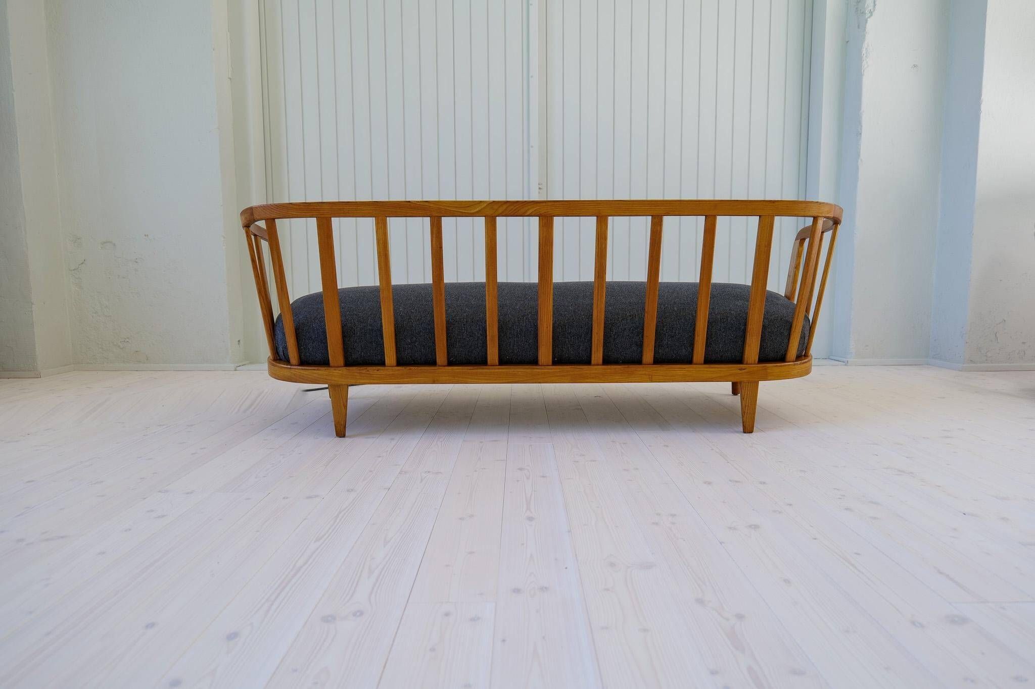 Mid-Century Modern Sculptural Canapé Model "Värend" Carl Malmsten, 1942