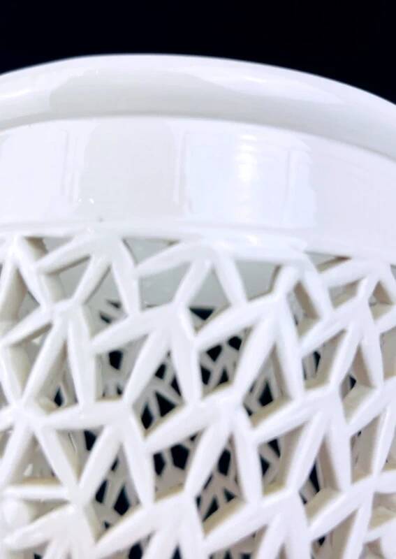 Openwork lamp in white Chinese porcelain – 31 cm