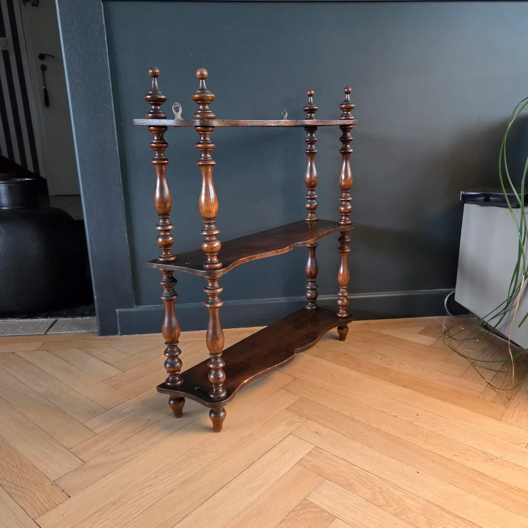 Antique shelf to hang/stand in turned wood - Ref 1464