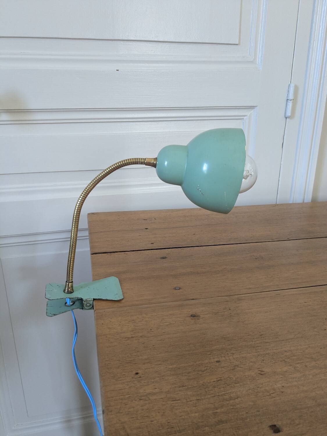Vintage clip-on casserole lamp