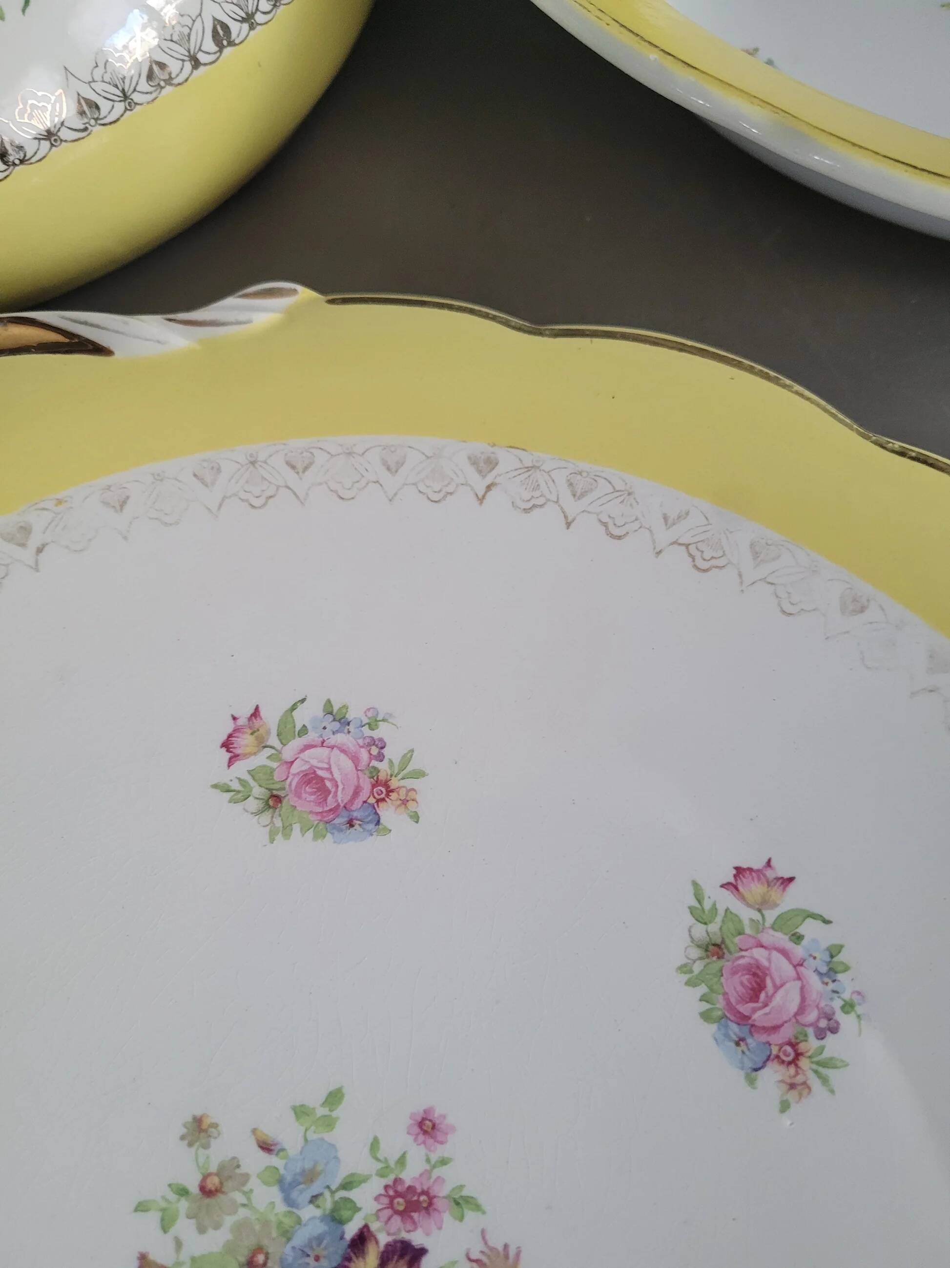 Soup tureen and 3 dishes Digoin & Sarreguemines model Graziella - Ref 921