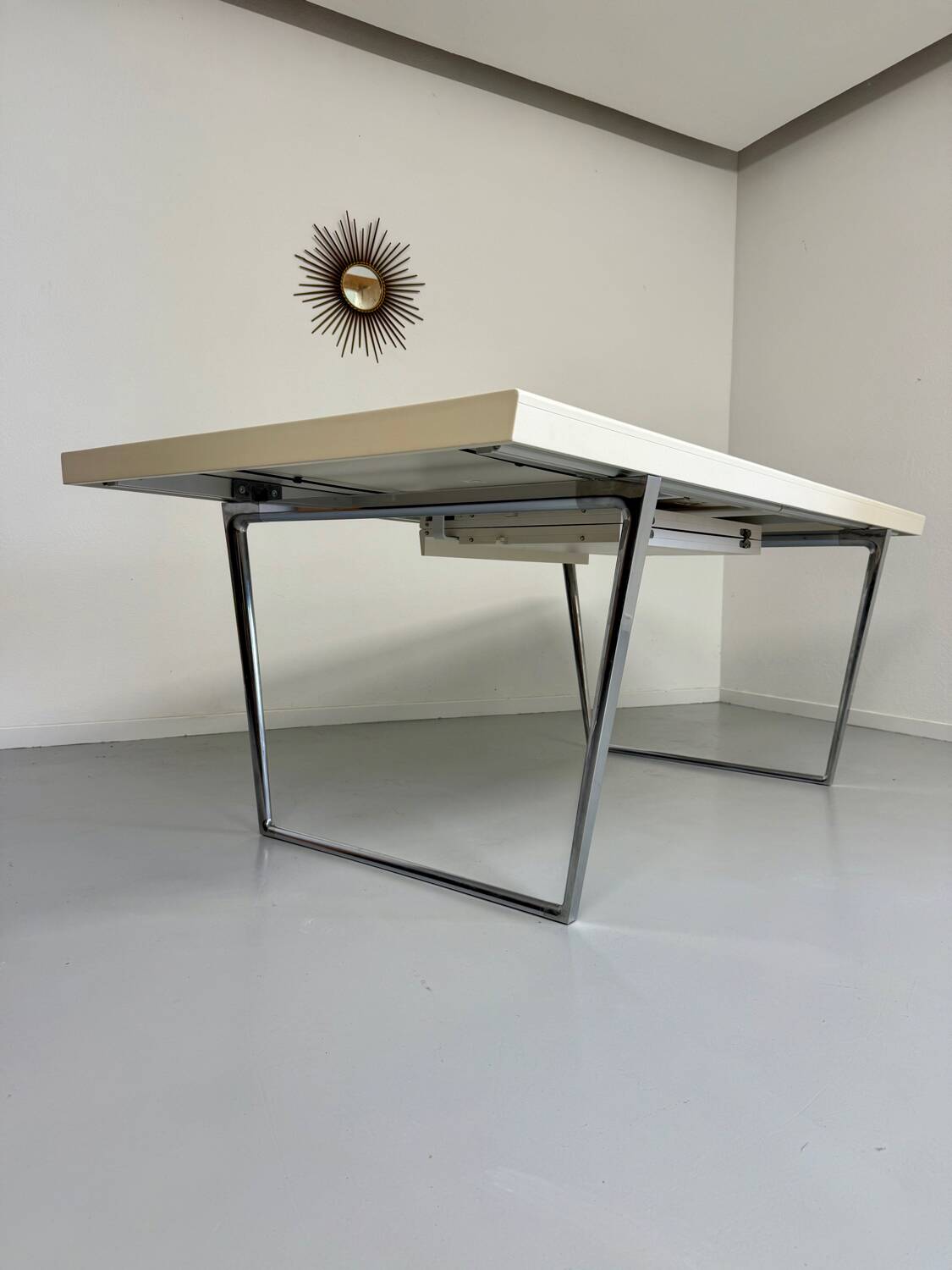 Dining/meeting table in laminated wood designed by antonio citterio vitra