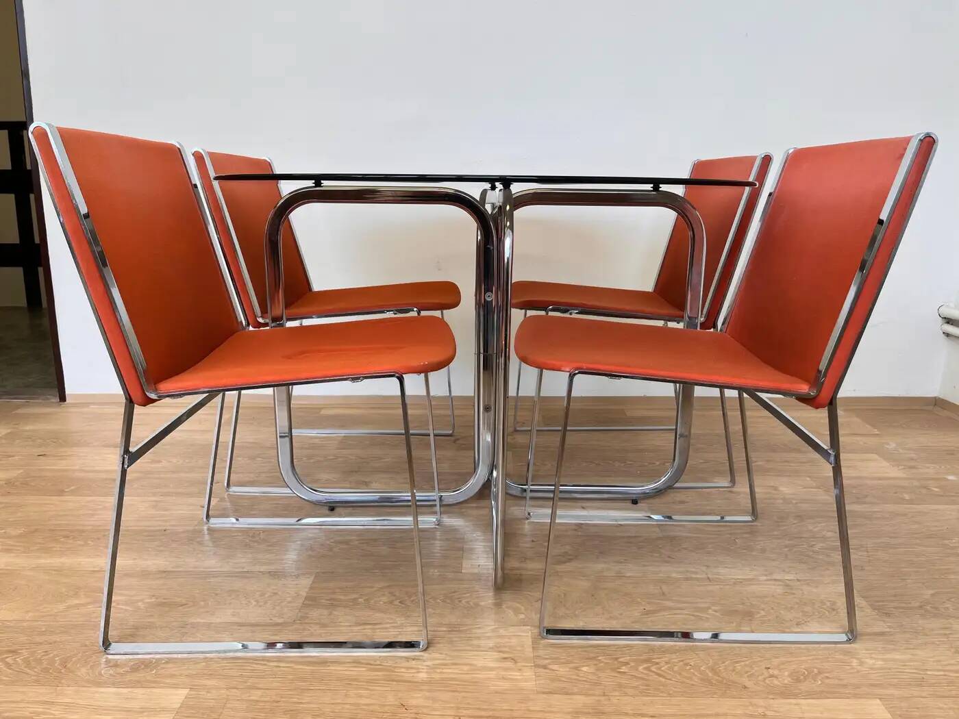 Set of mid-century design chrome dining chairs and table, 1970s