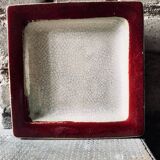 Cracked ceramic bowl or empty pocket