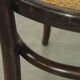 Chaise de bistrot au design vintage en bois courbé, très charmante et élégante, avec accoudoirs confortables
