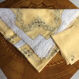 Old tea tablecloth with 6 towels