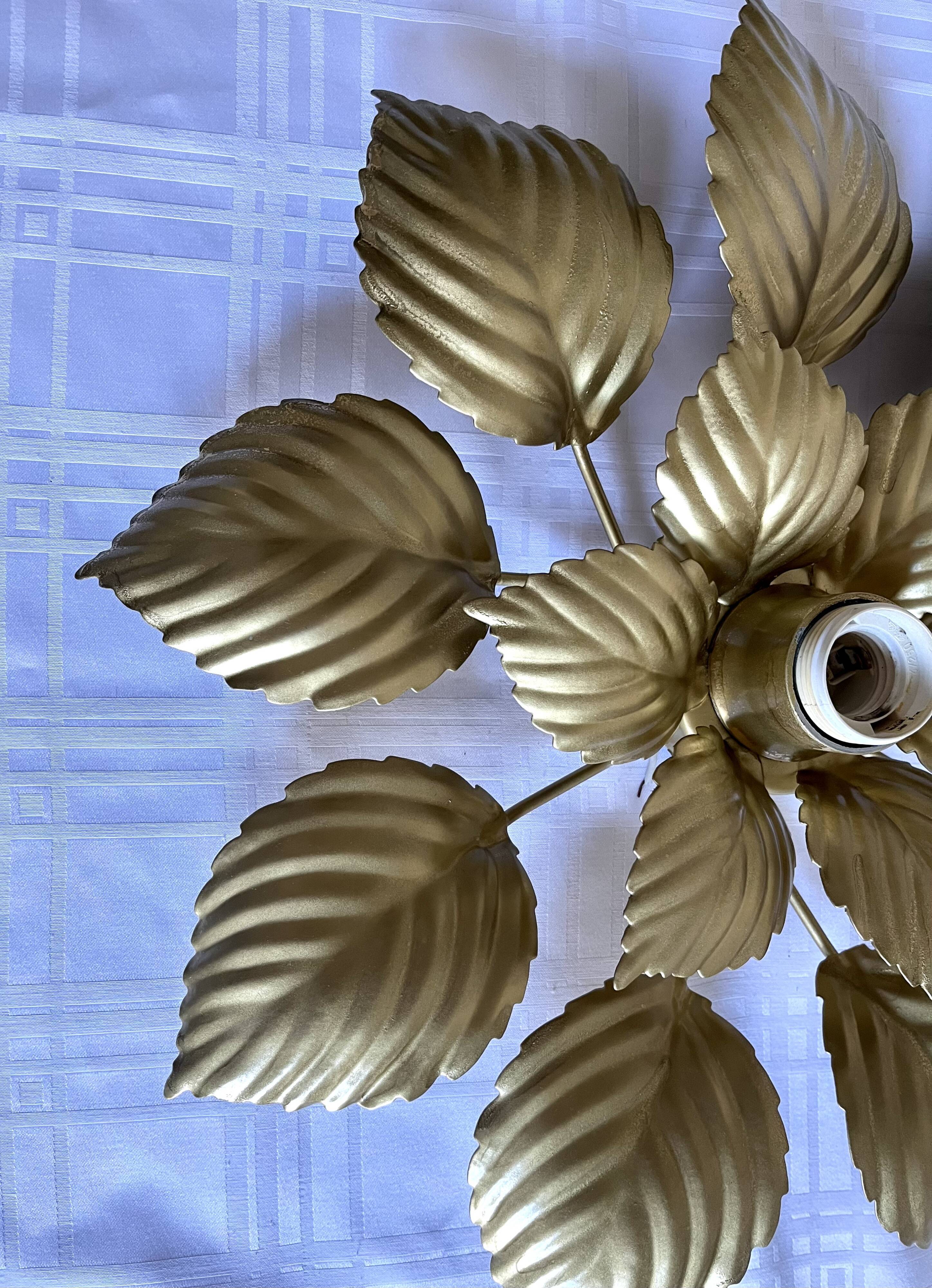 Wall lamp or ceiling lamp golden flower