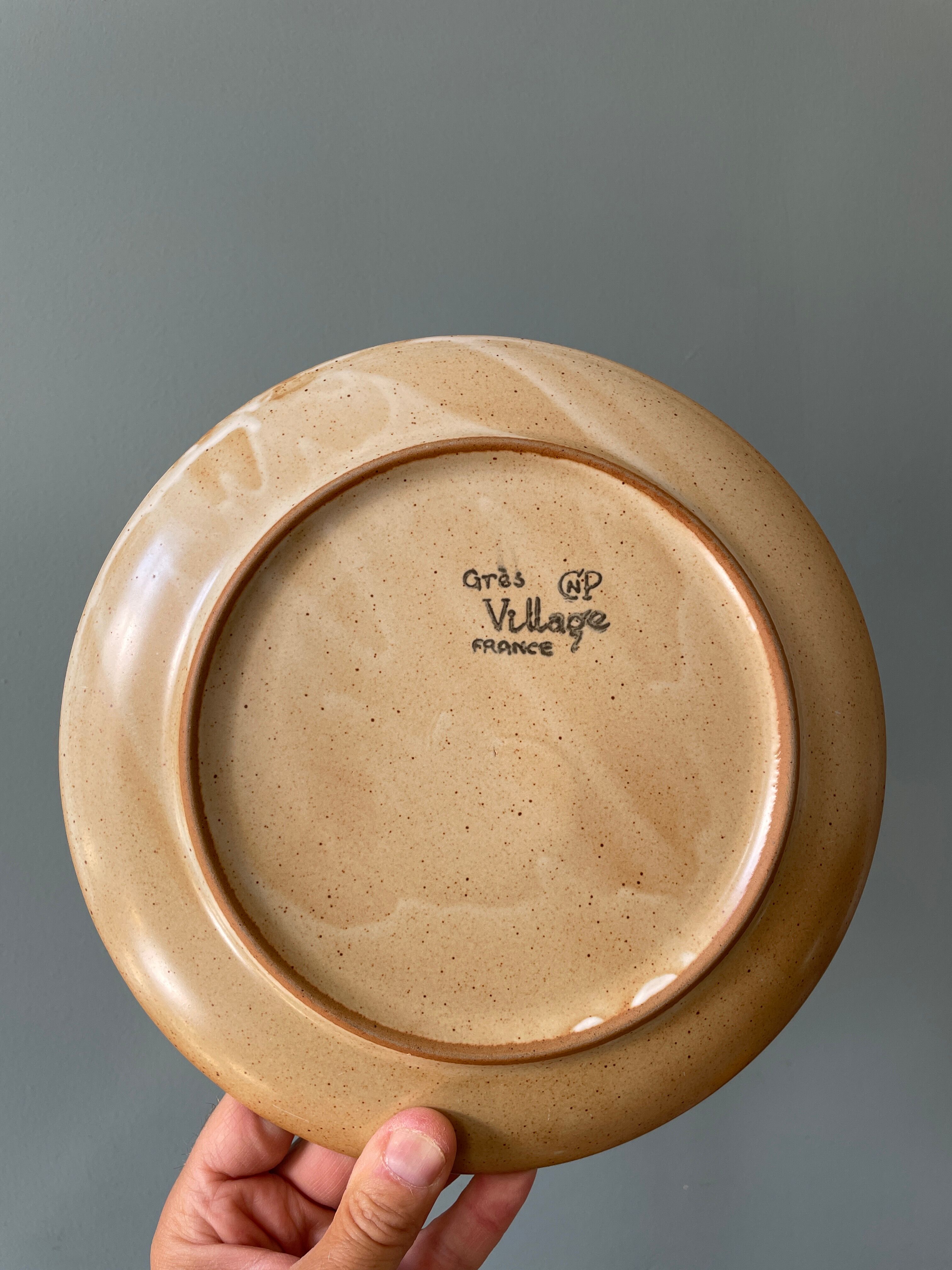 Set of 9 flat plates sandstone CNP Village France