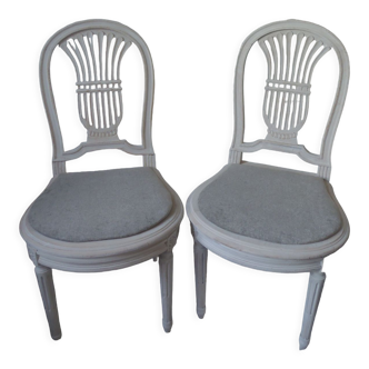 2 chaises style louis xvi de belles factures patinées craie, assises habillées d'un velours gris