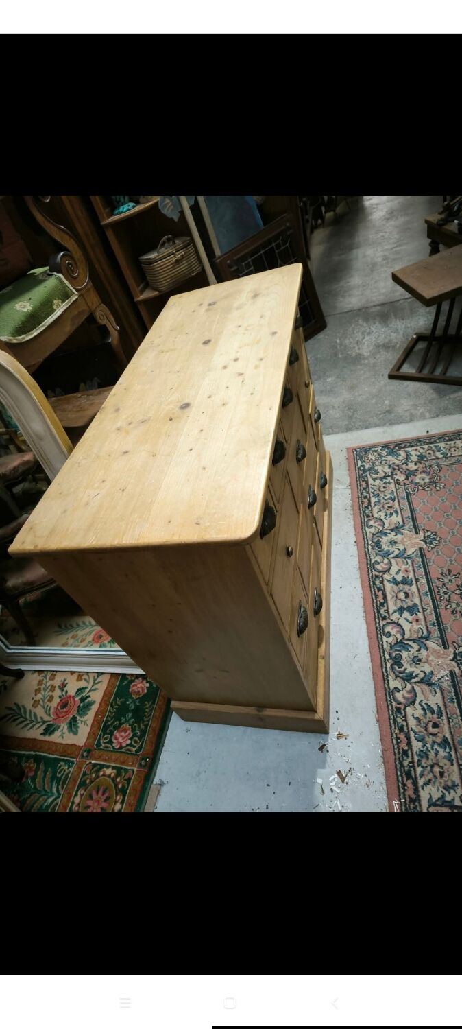 Pine chest of drawers with 13 drawers