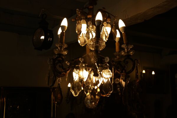 Lustre à pampille du XVIIIème siècle, cristal blanc et ambré, bronze et fer forgé doré