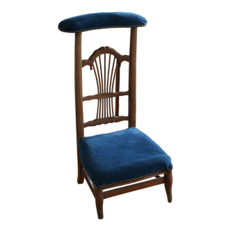 Chaise Prie Dieu en noyer et velours. XIXe siècle