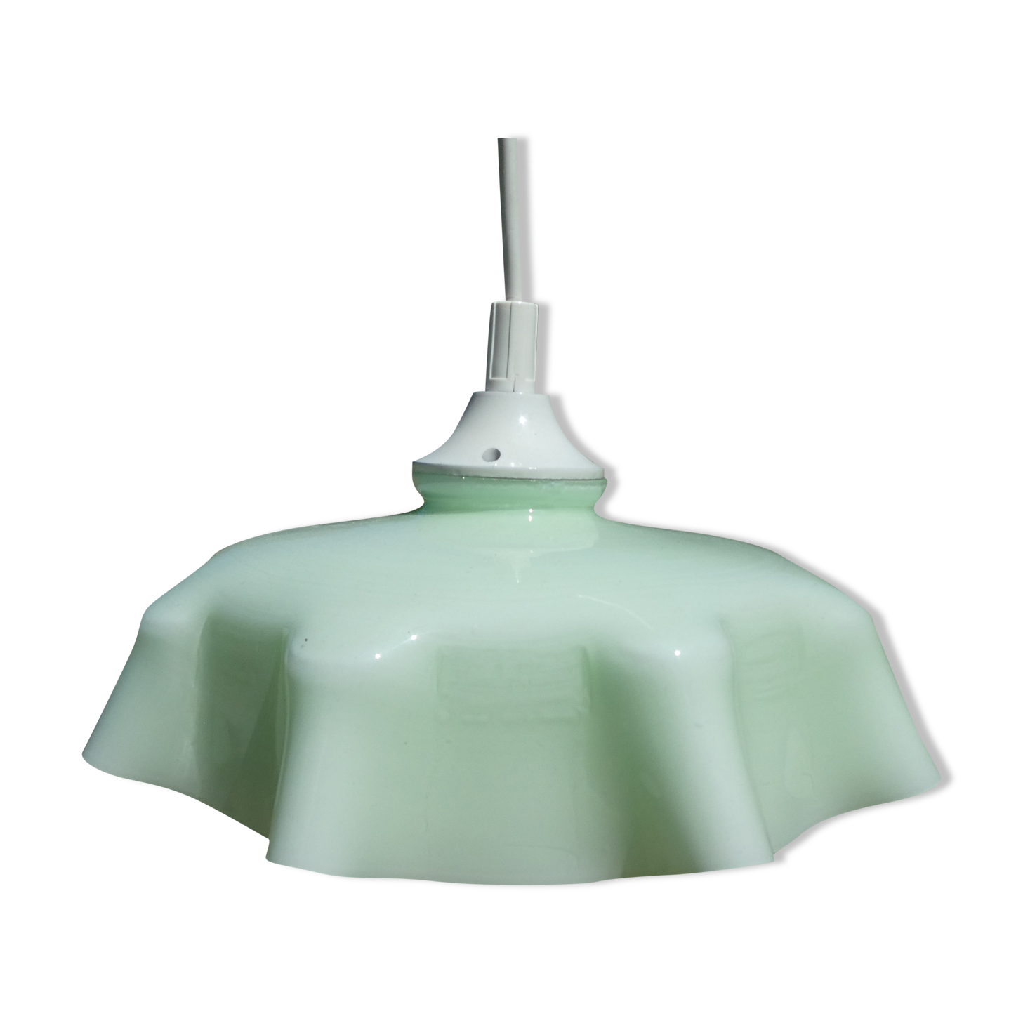 Suspension of old lampshade in opaline mint