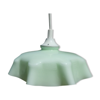 Suspension of old lampshade in opaline mint