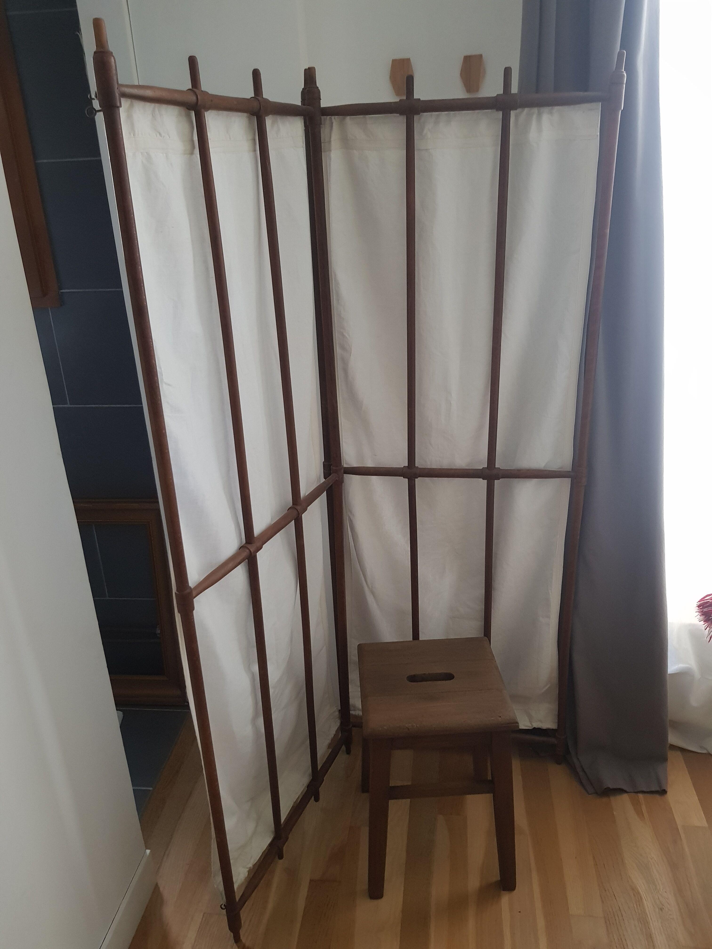 folding screen in wood and fabric