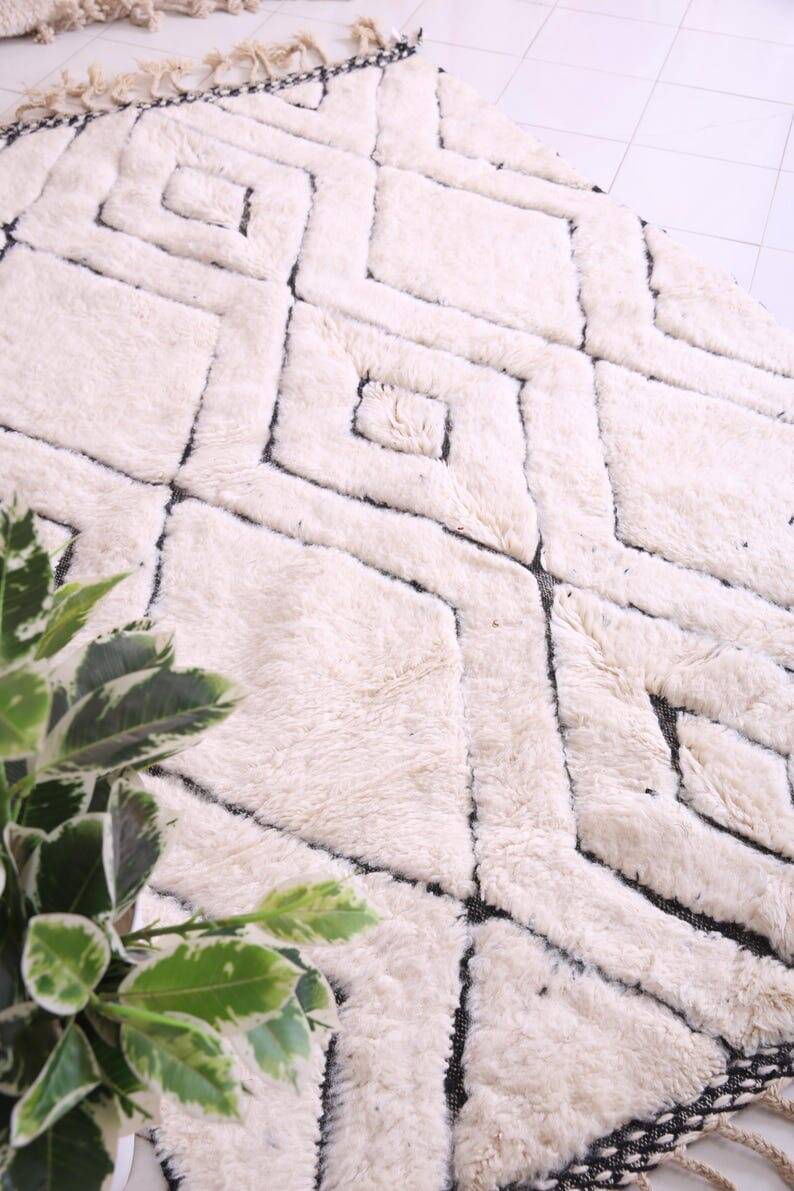 Traditional handmade wool Berber rug size 150 x 250 cm