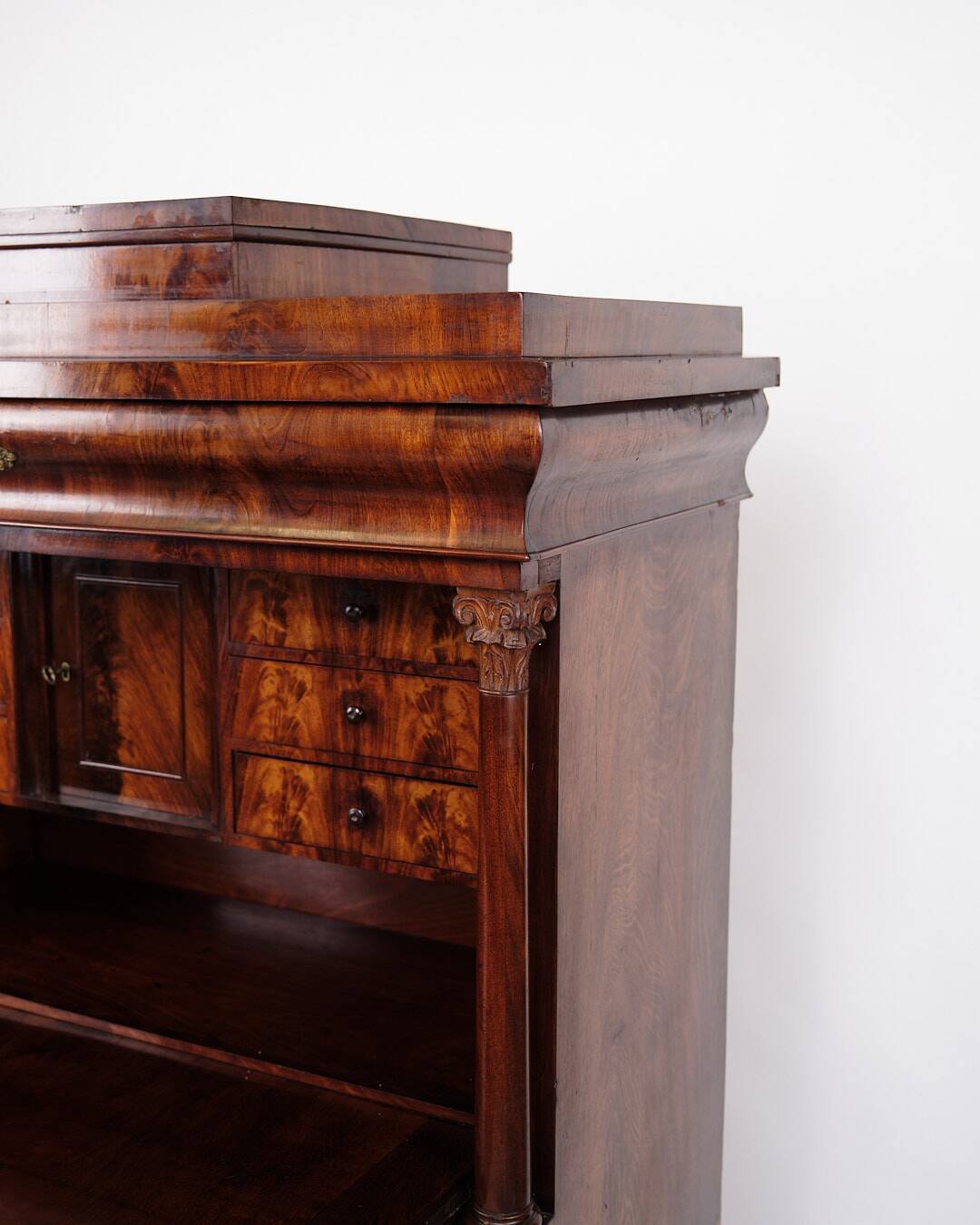 Secretary - Hand polished mahogany - Flame structure - 4 drawers - Year 1840s