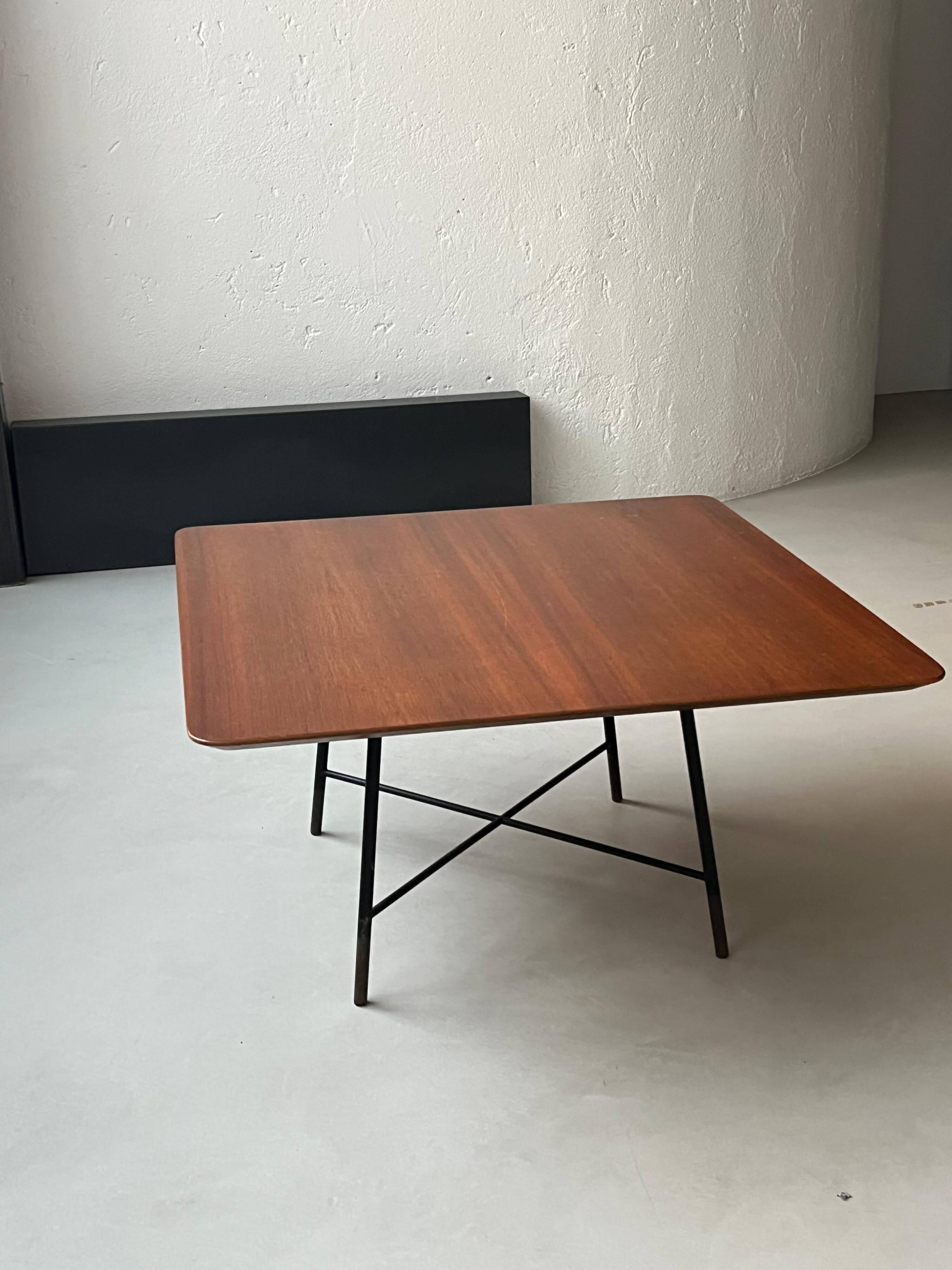 Table basse en bois et métal/laiton par Ico Parisi pour Cassina 1957
