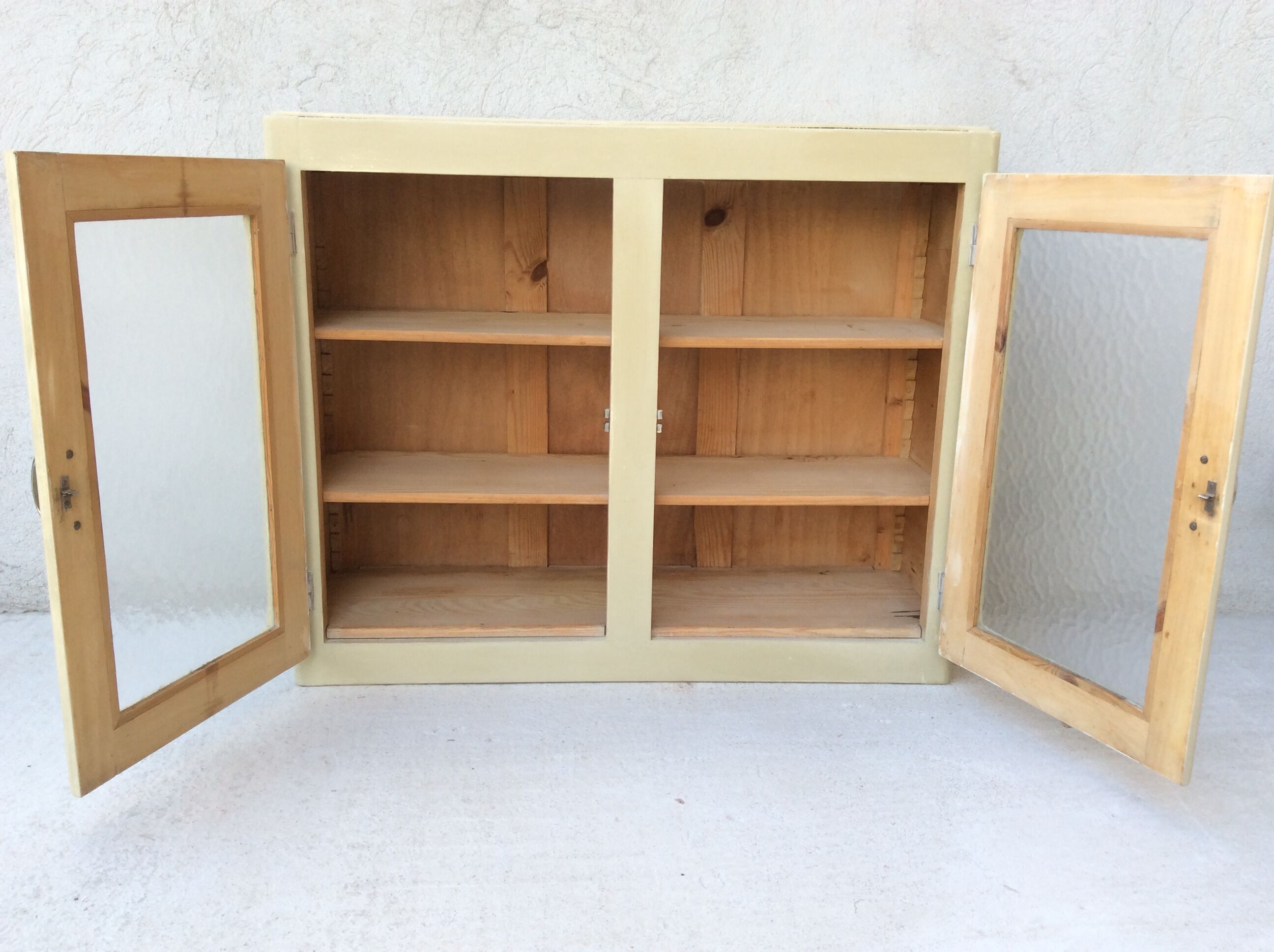 Top buffet glass doors 50s patinated almond green