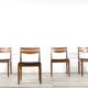 Ensemble de 4 chaises du milieu du siècle en teck et similicuir