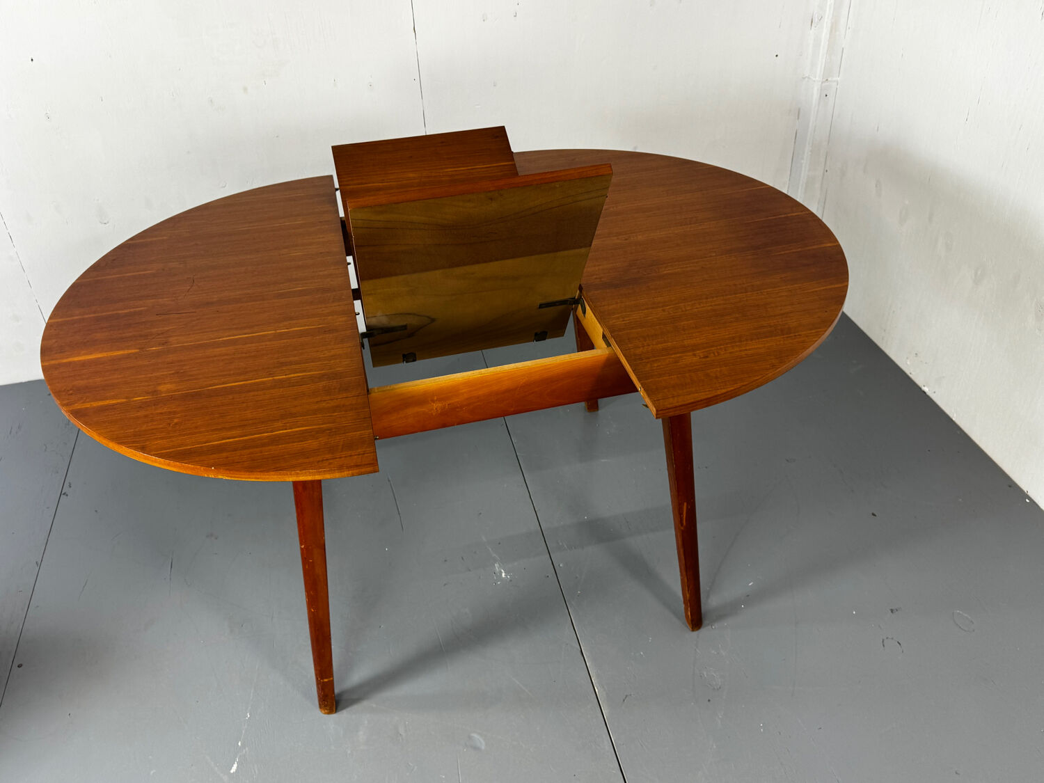 Table à manger ronde extensible moderniste danoise du milieu du siècle, 19