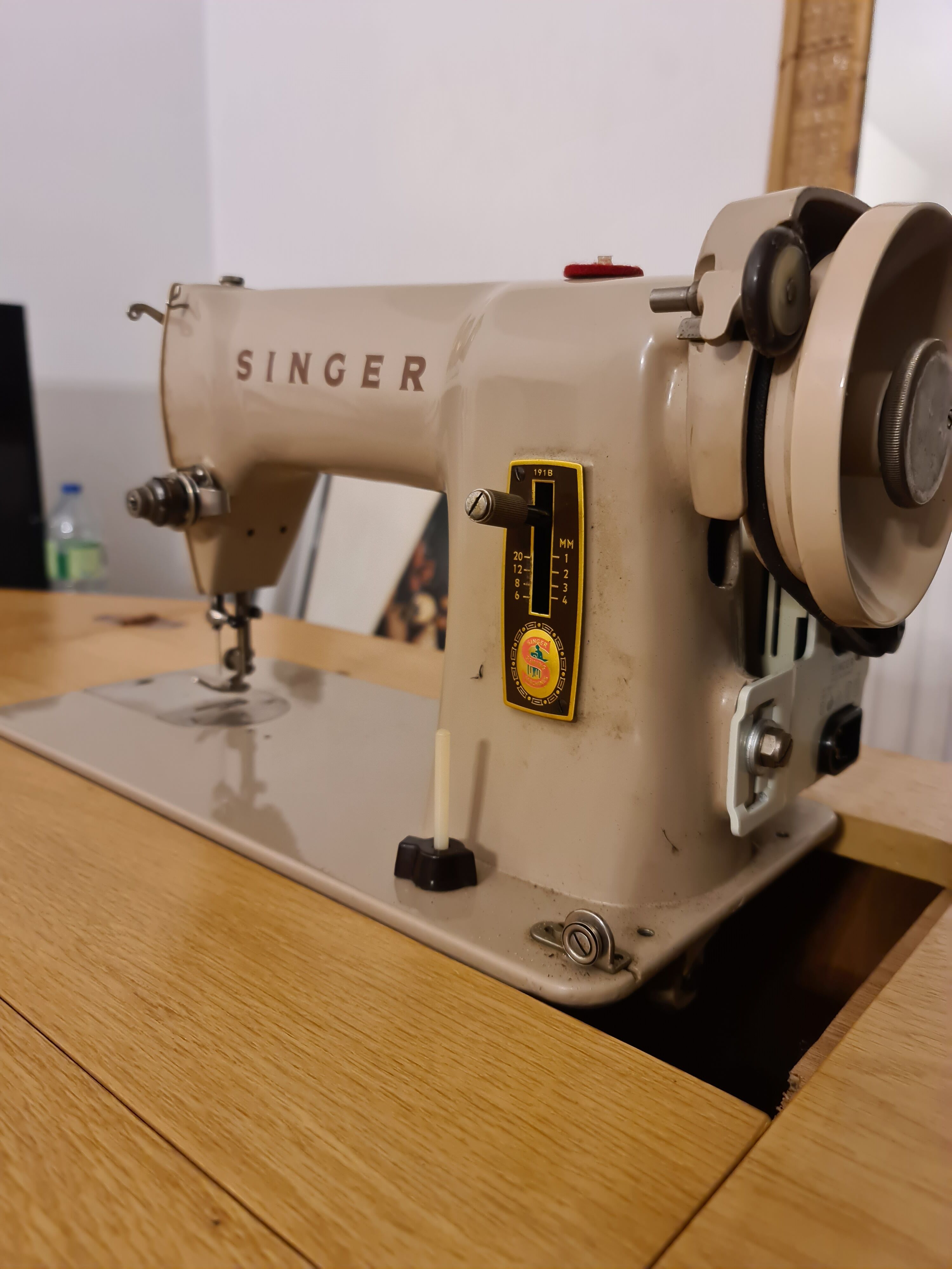 Vintage 1960 Scandinavian Singer sewing machine