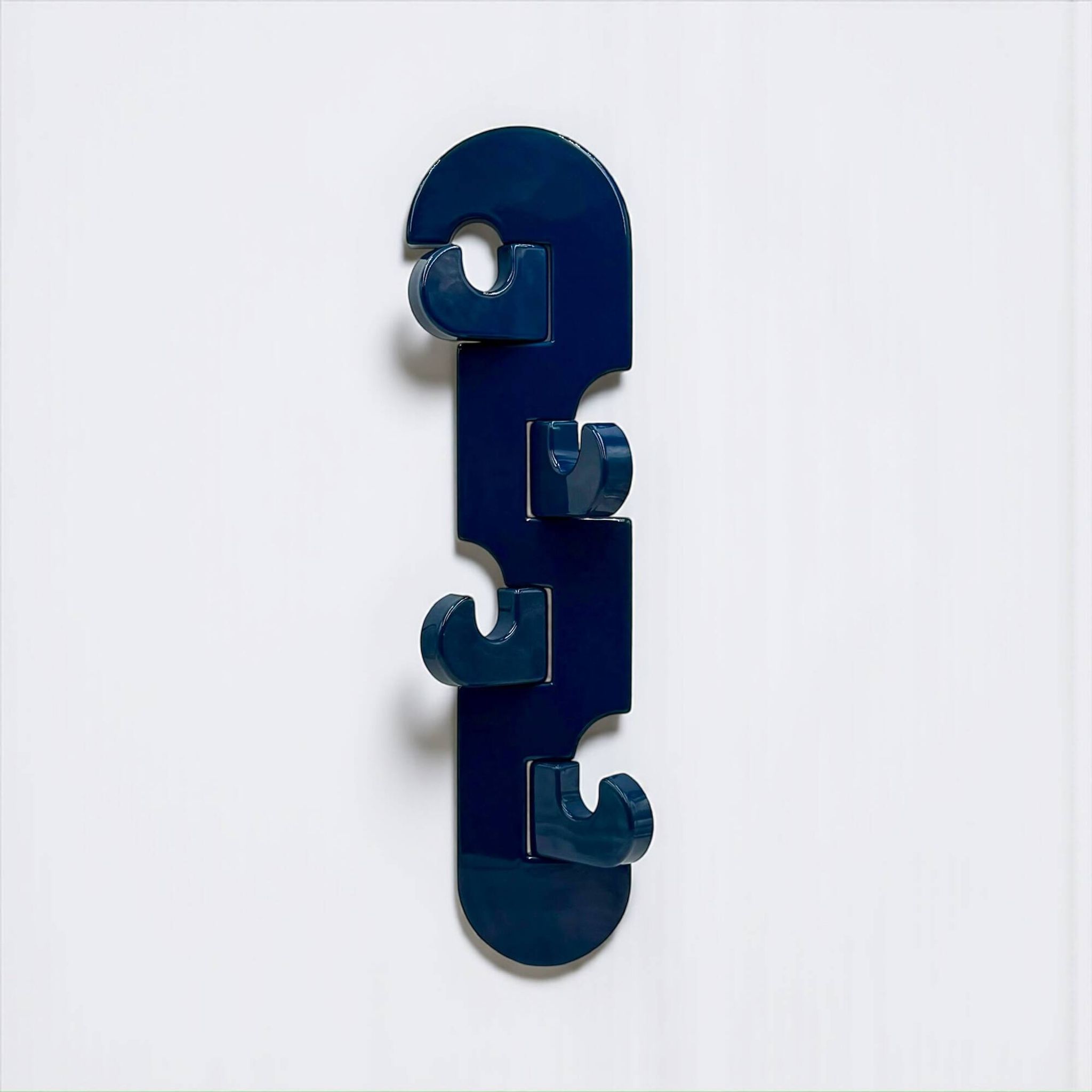 Porte-manteau mural vertical bleu Visiva Milano Italie années 70