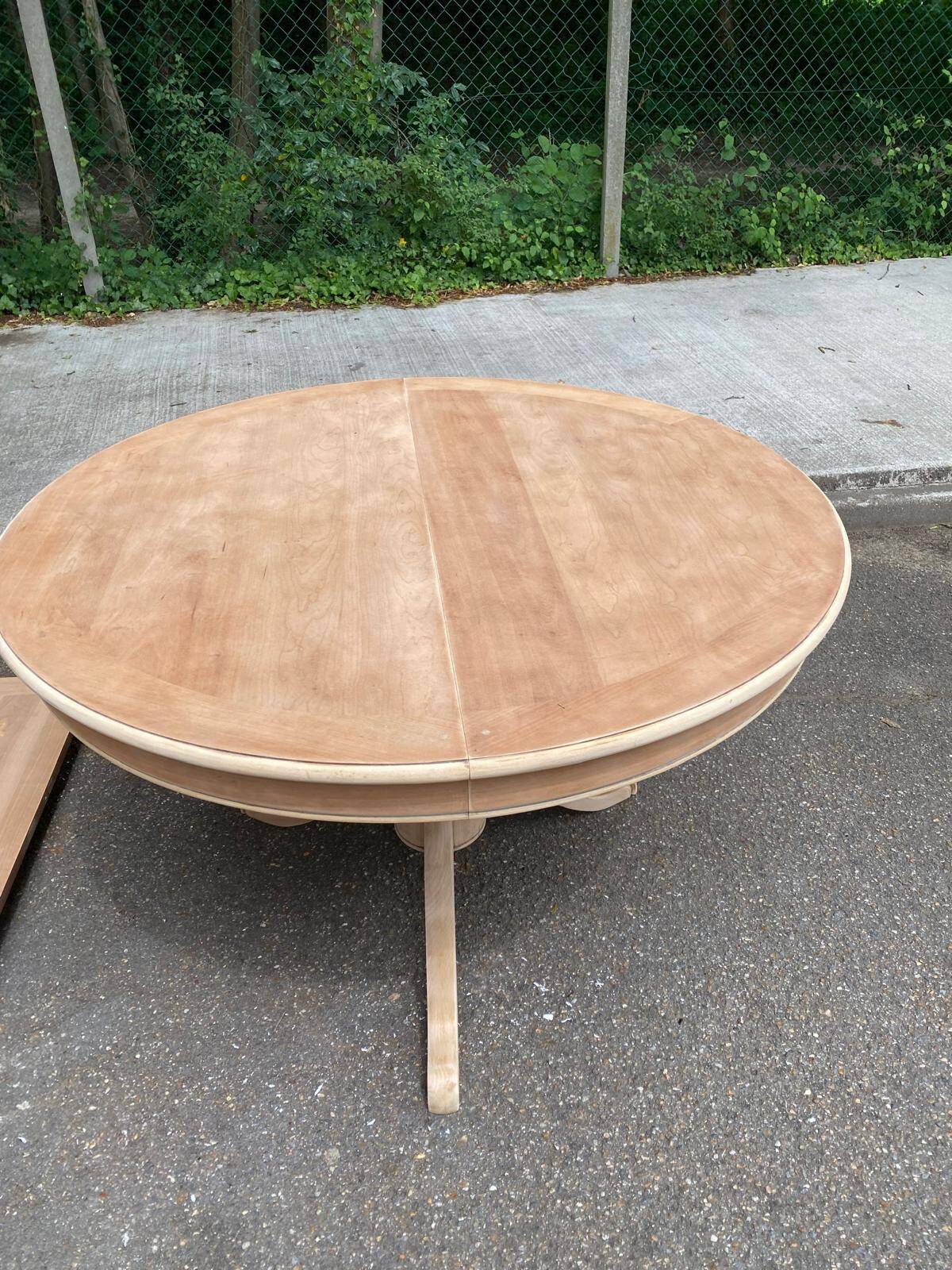 Renovated round extendable dining table with a central wooden leg, 113-203cm.