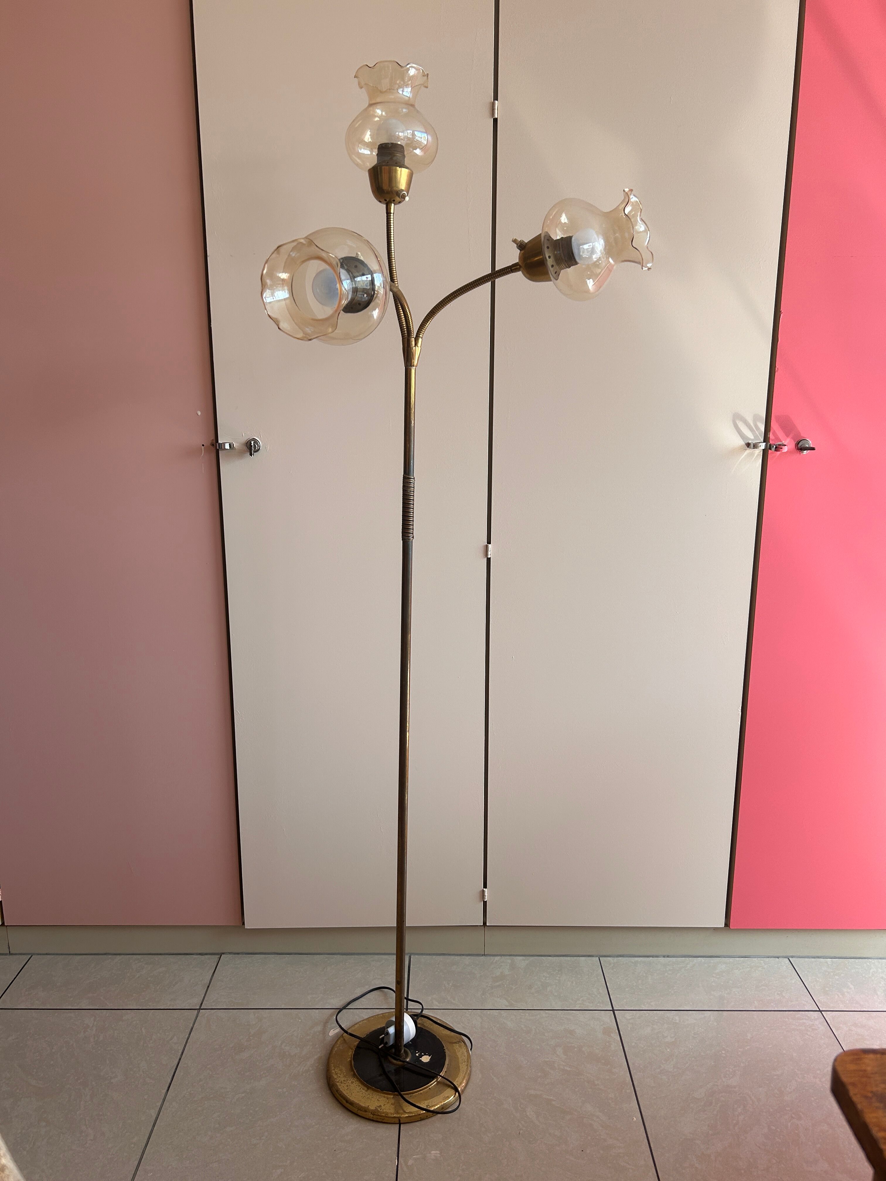 Floral floor lamp with 3 branches