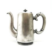 Cafetière d'hôtel, éclectisme, laiton argenté, Pologne, années 1920.
