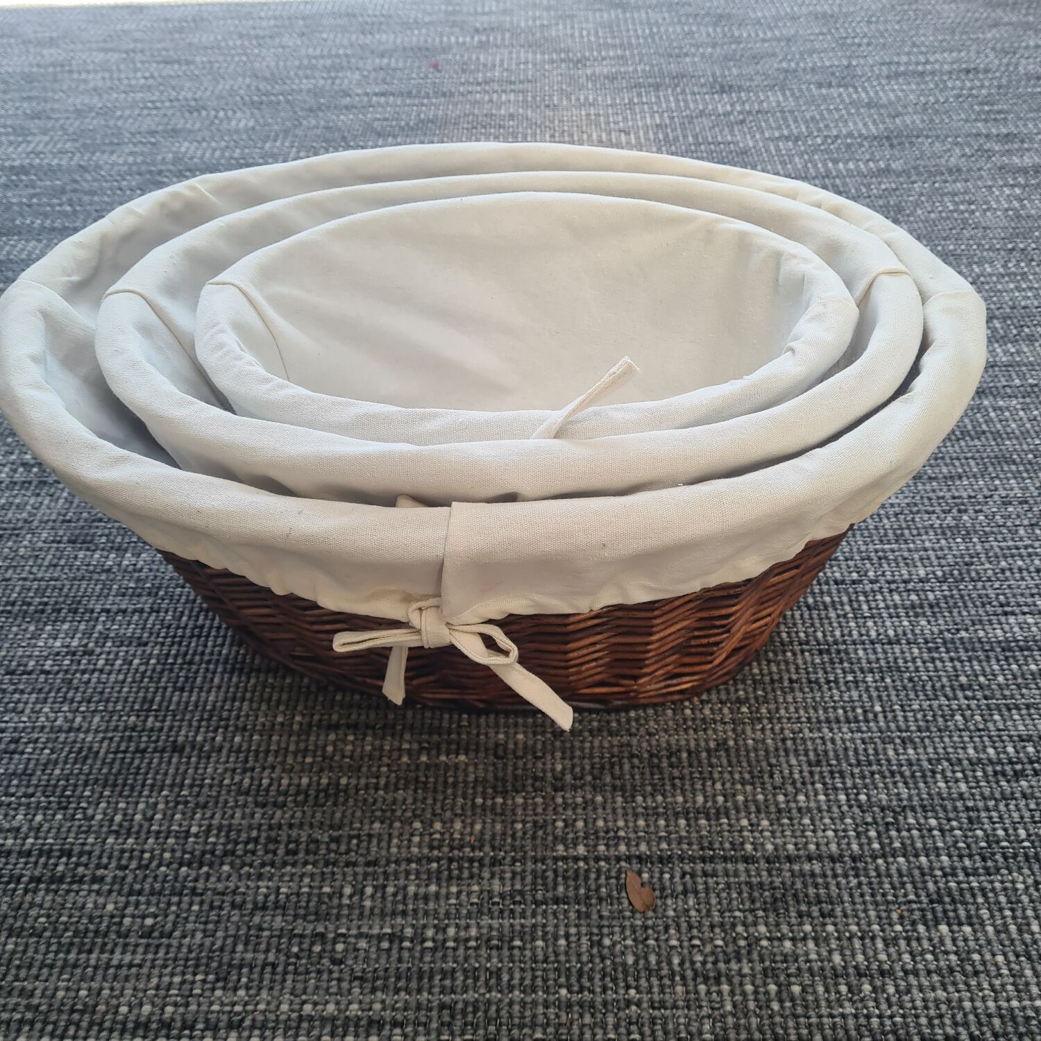 Set of 3 wicker baskets
