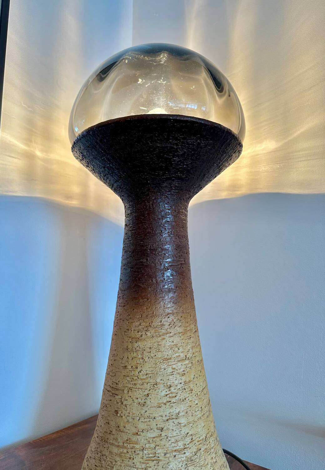 Lampe design brutaliste en céramique