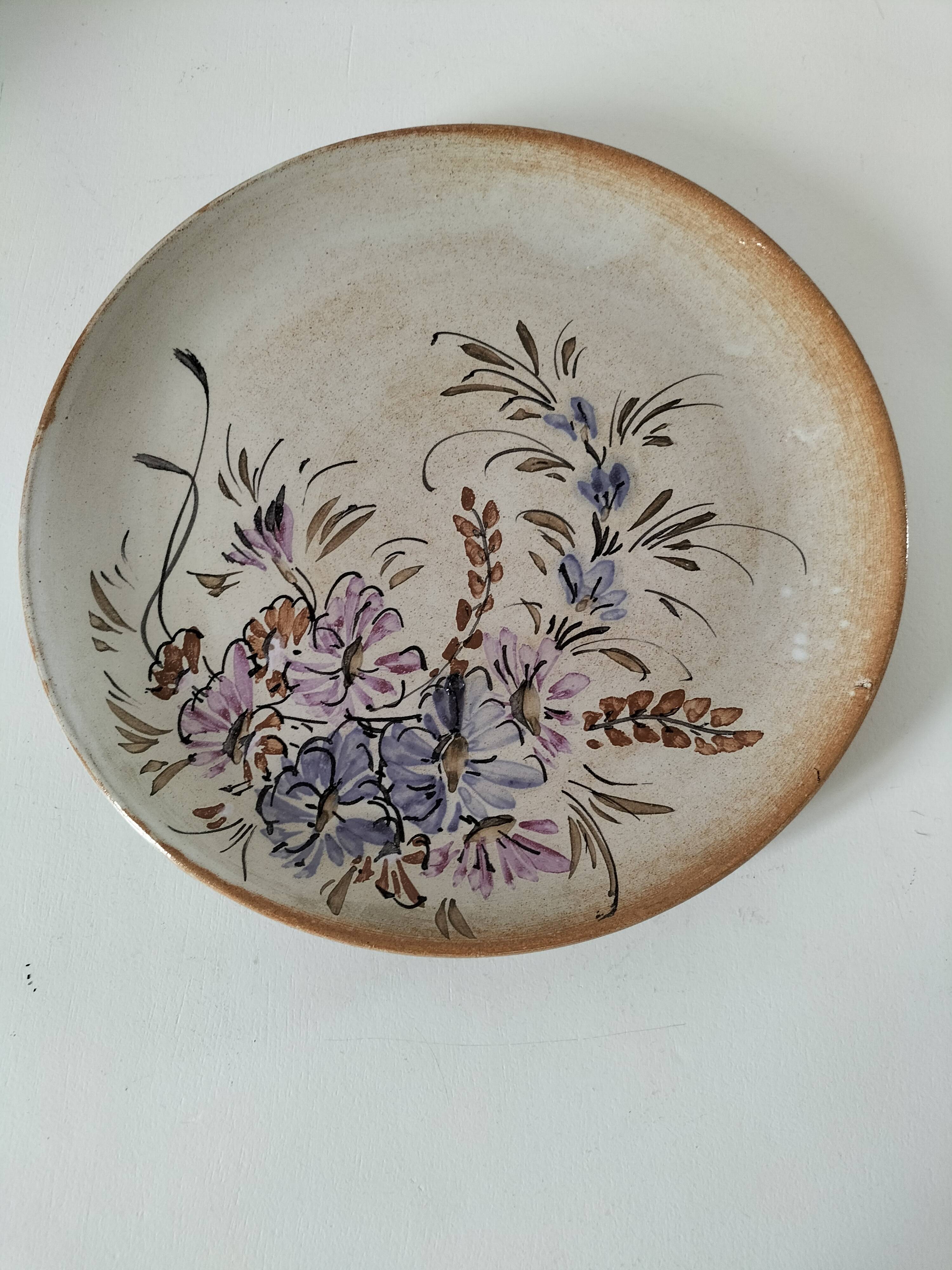 Stoneware plate with hand-painted floral decoration