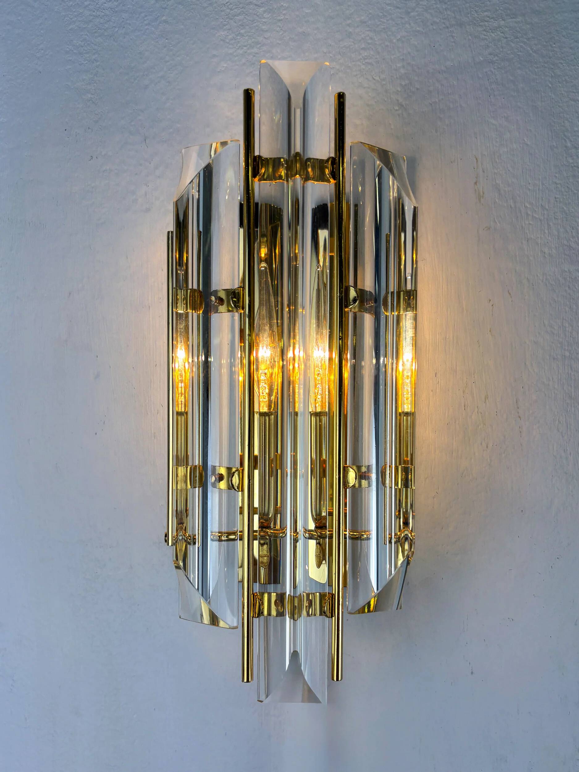 Pair of Venini wall lights, Murano cut glass, 1970s, Italy