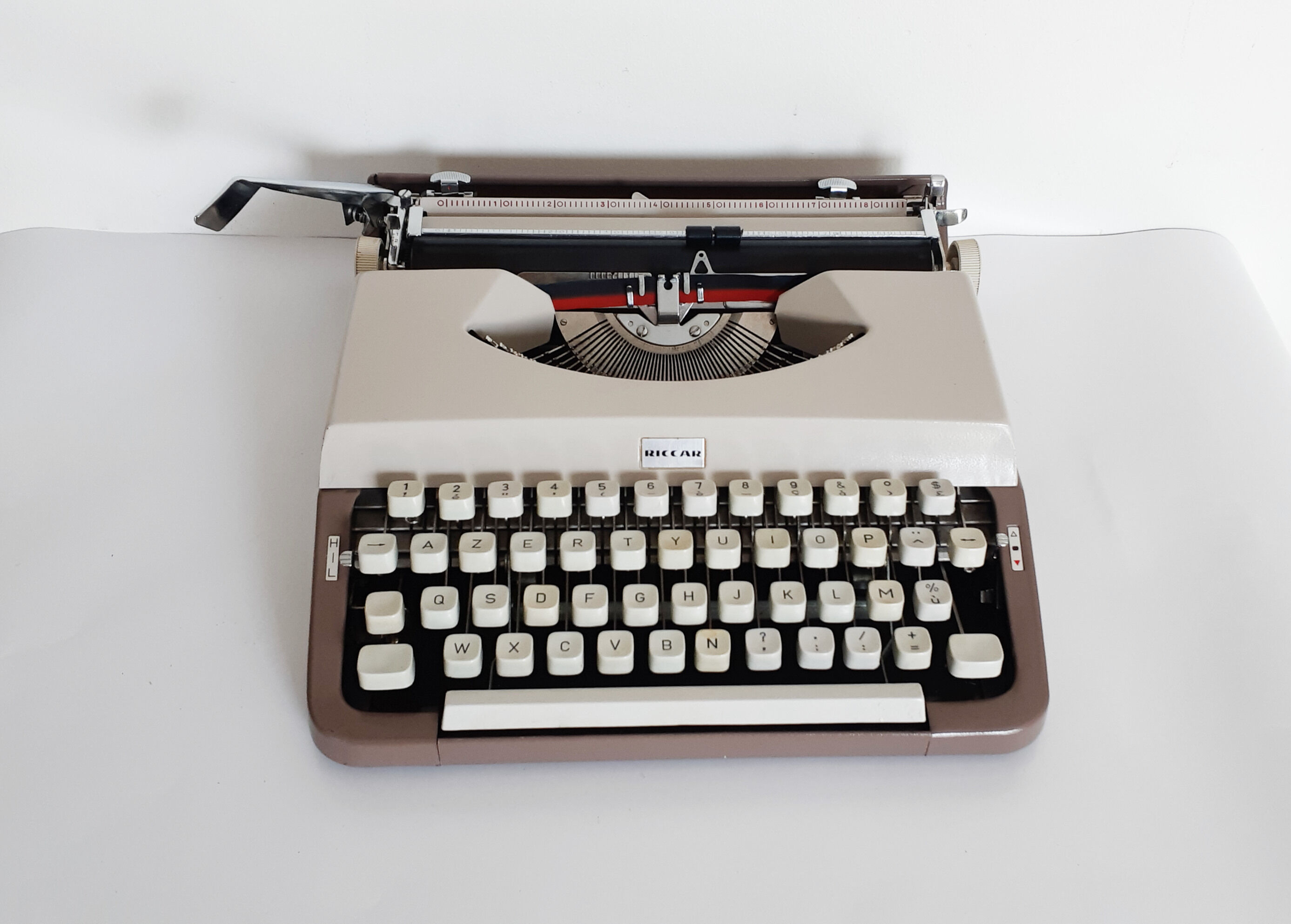 Portable, functional Riccar typewriter