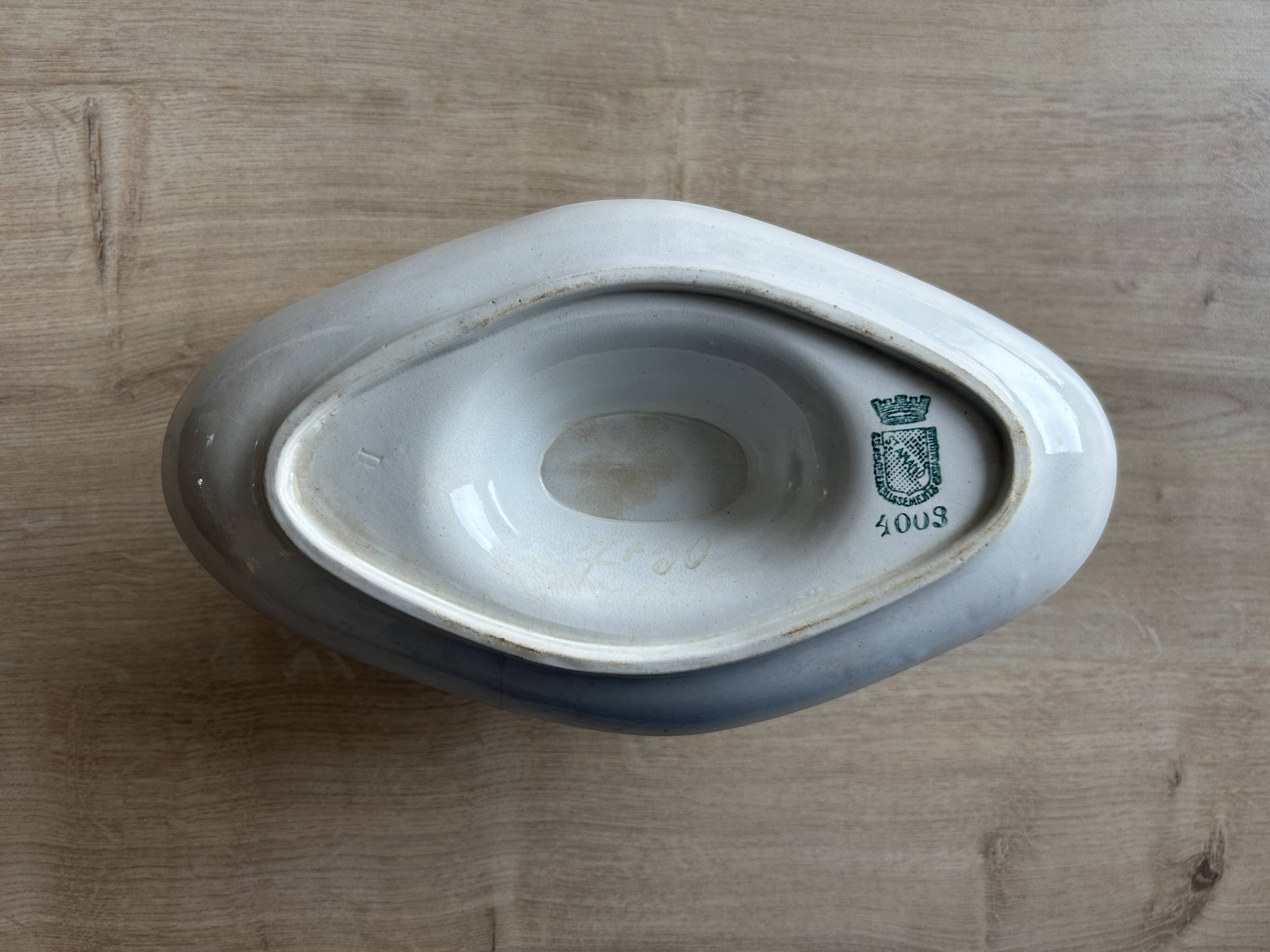 Sauce boat on stand Art Deco Saint-Amand model 4003